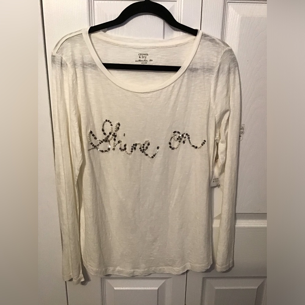 Crown & Ivy top.  Size Large(NWT)
